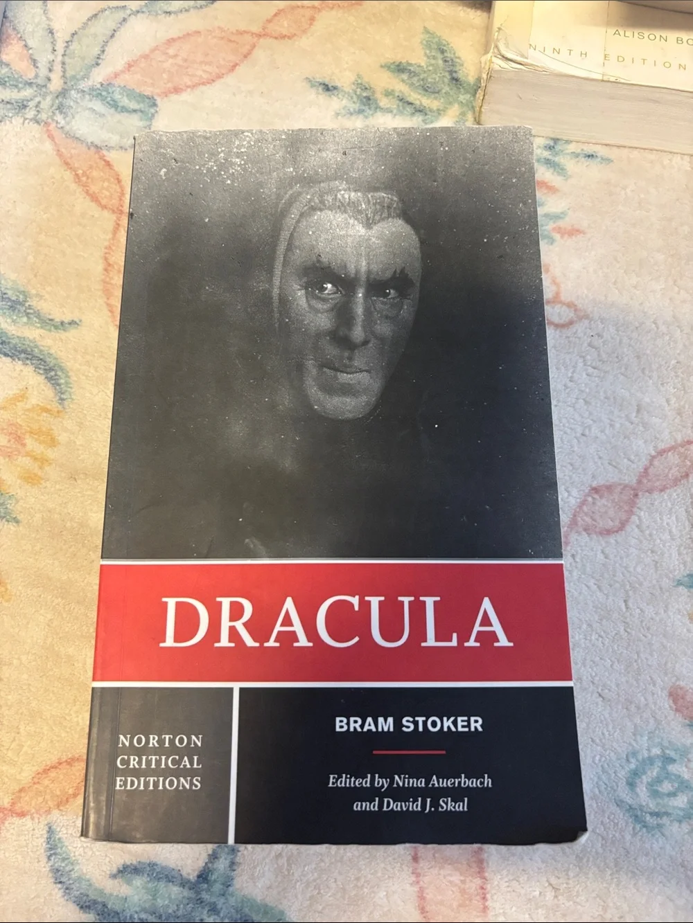 Dracula by Bram Stoker - Black and Red Edition